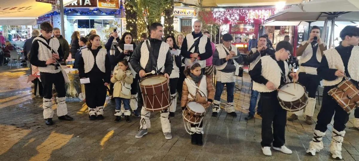 Colla de dolcainers en actuacio
